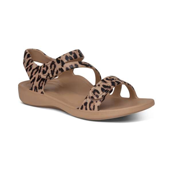 Sandalias Jillian Sport de Aetrex con tecnología SkyCloud, con suela acolchada y diseño deportivo en color neutro.